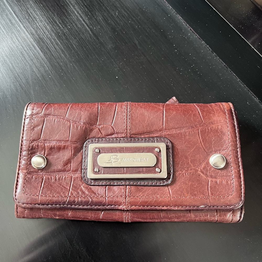 B. Makowsky trifold wallet